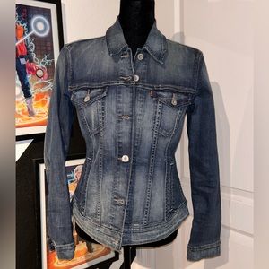 Levi’s - Blue Stonewashed Denim Trucker Jacket - Women’s Size Medium